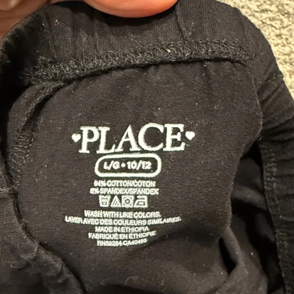 PLACE Versatile Black Capri Leggings - Picture 2 of 3